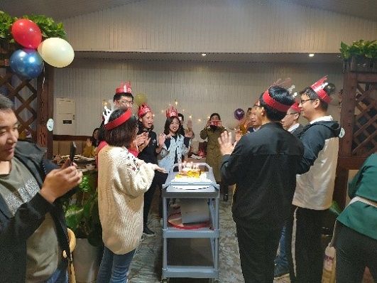 “與國同慶，逐夢朝陽” ——生物技術(shù)研究院員工生日會